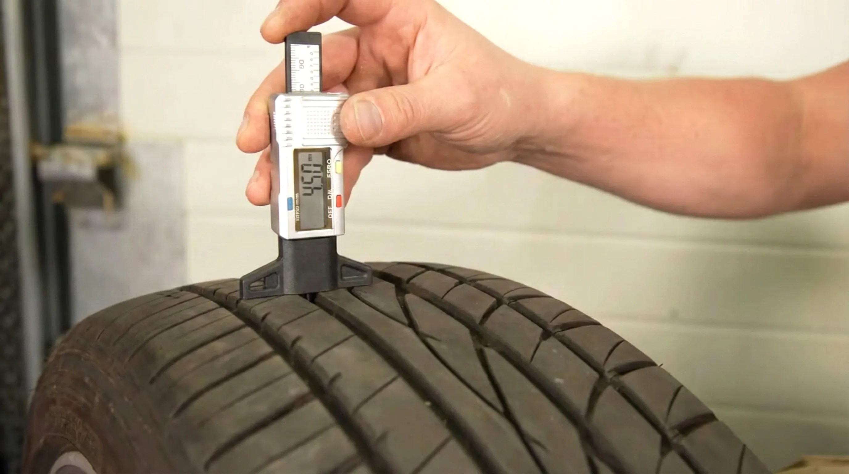 Tread gauge demonstration