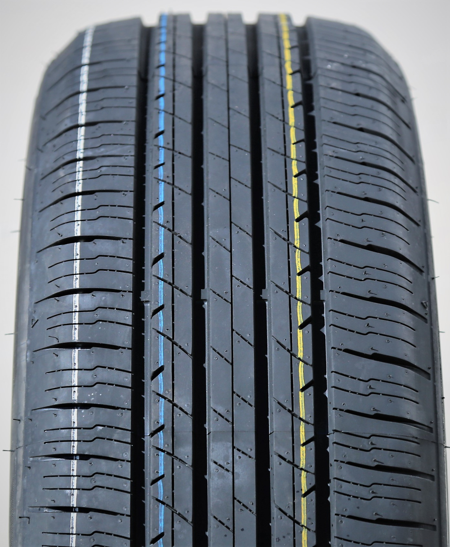 2023年製ハイダSCEPHPHD668225/60R17バリ溝